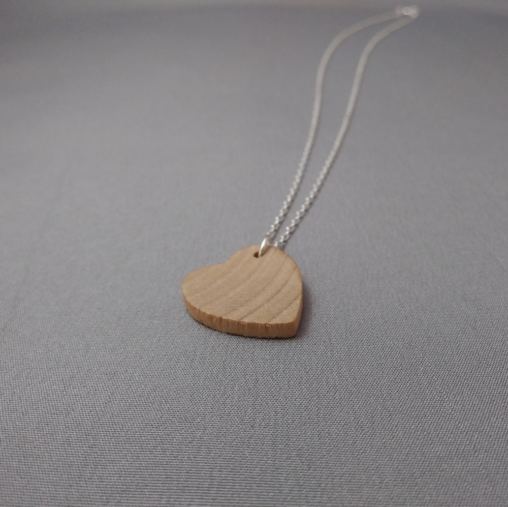 NWOT Handmade wooden heart necklace